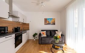 Sunny 1Br Home With Balcony By Hm