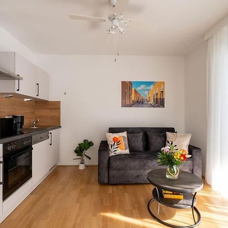 Sunny 1Br Home With Balcony By Hm Vienna Esterno foto