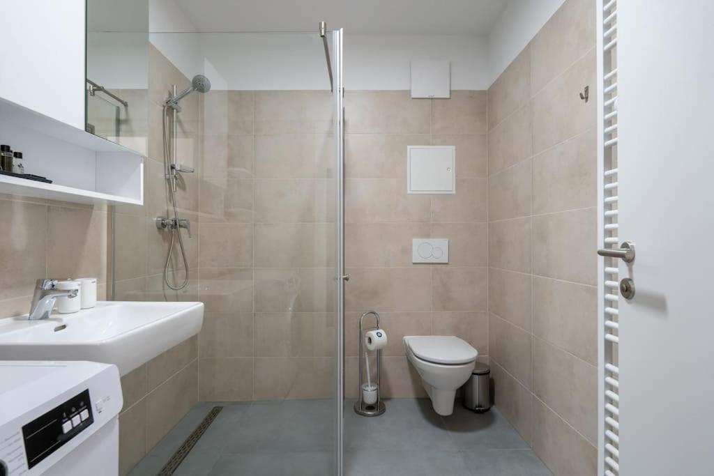 Sunny 1Br Home With Balcony By Hm Vienna Esterno foto