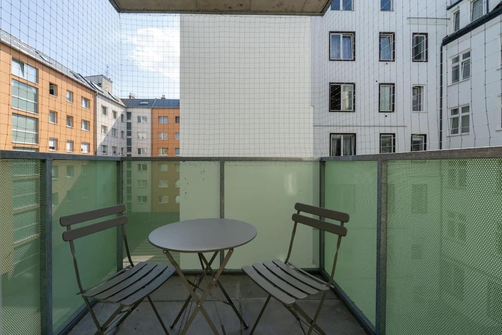 Sunny 1Br Home With Balcony By Hm Vienna Esterno foto