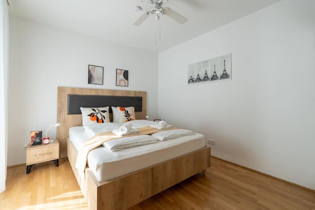 Sunny 1Br Home With Balcony By Hm Vienna Esterno foto