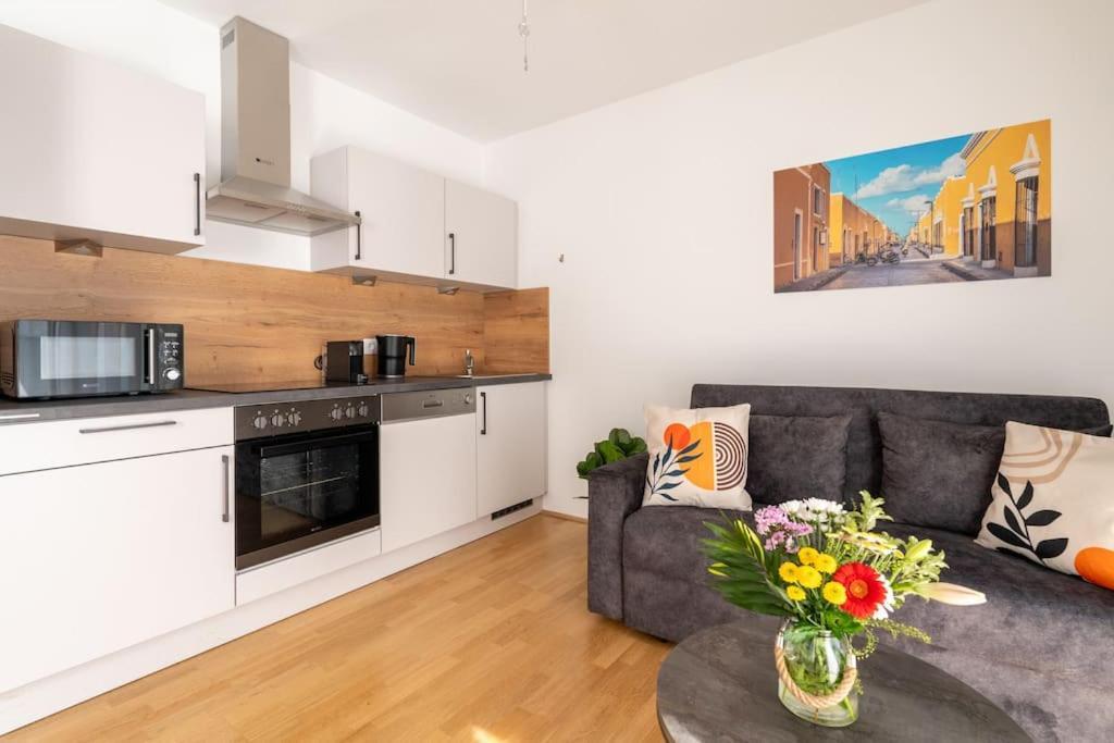 Sunny 1Br Home With Balcony By Hm Vienna Esterno foto