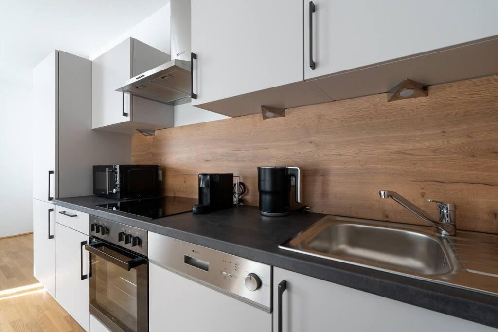 Sunny 1Br Home With Balcony By Hm Vienna Esterno foto