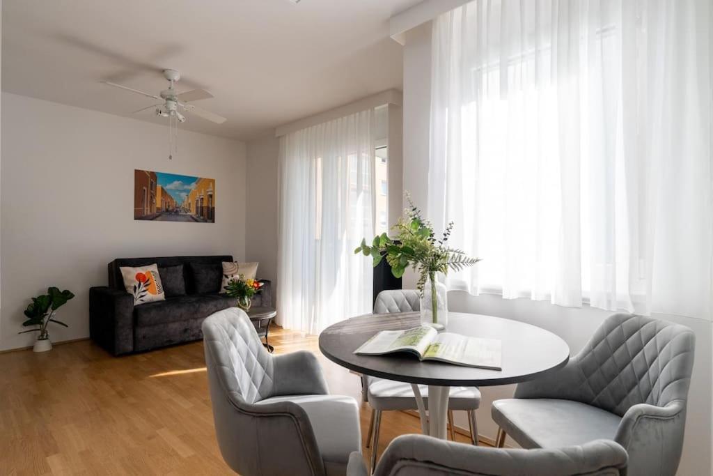 Sunny 1Br Home With Balcony By Hm Vienna Esterno foto